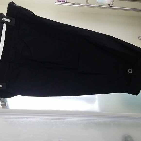 Fall low price offer: NWOT worn once Chico's size 05 shorts with pockets! - Picture 2 of 3